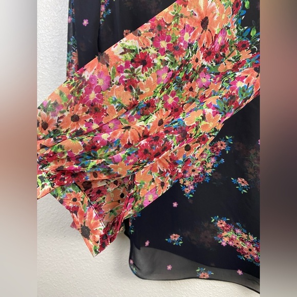 Cabi Boho Floral Peasant V-Neck Sheer Summer Vacation Peasant Top size Medium - Picture 9 of 10